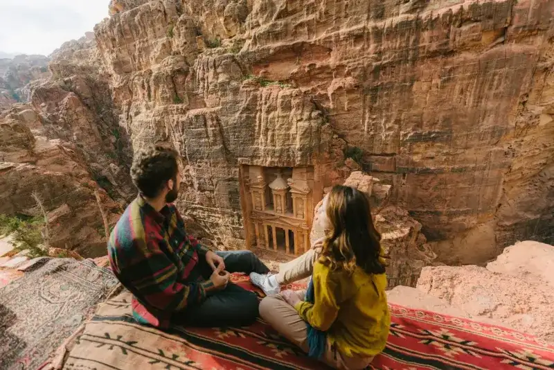 Pareja en Petra, Jordania